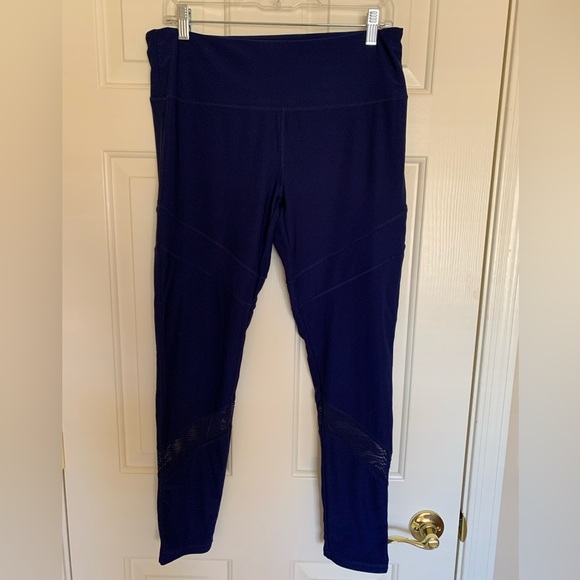 Gottex Navy leggings with Mesh accents XL. Gorgeous & stylish!. Zipper pocket - Picture 5 of 10